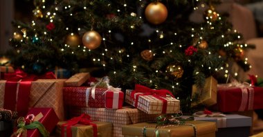 With visiting friends, family and neighbors being a regular tradition during holidays in Türkiye, a bottle of cologne is certainly a handy gift. (Shutterstock Photo)