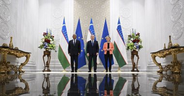 A handout photo made available by the Uzbek President's news service shows President of Uzbekistan Shavkat Mirziyoyev (C) meets with European Commission President Ursula von der Leyen (R) and European Council President Antonio Costa (L) ahead of the EU-Central Asia summit, Samarkand, Uzbekistan, April 3, 2025. (EPA Photo)