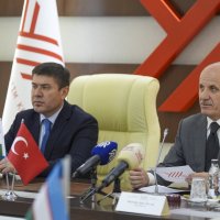 Erol Özvar (R), the president of Türkiye’s Council of Higher Education (YÖK), and Odil Abdurakhmanov, head of the Social Development Department of the Presidency of Uzbekistan, at a meeting, Ankara, Türkiye, April 7, 2025. (AA Photo)