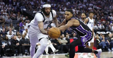 Dallas Mavericks' Anthony Davis (L) and Sacramento Kings' Keegan Murray reach for a loose ball during the second half of the NBA Play-In Tournament between the Dallas Mavericks and the Sacramento Kings, Sacramento, U.S., April 16, 2025. (EPA Photo)