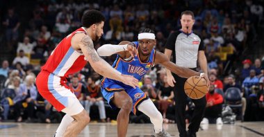 Thunder's Shai Gilgeous-Alexander handles the ball against Grizzlies' Scotty Pippen Jr. during an NBA game, in Memphis, Tennessee, U.S., April 26, 2025. (AFP Photo)