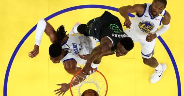Minnesota Timberwolves' Anthony Edwards (C) dunks the ball against Golden State Warriors' Kevon Looney during an NBA playoff game in San Francisco, California, U.S., May 10, 2025. (AFP Photo)