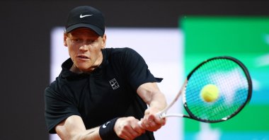 Italy's Jannik Sinner in action during his Italian Open quarterfinal match against Norway's Casper Ruud at the Foro Italico, Rome, Italy, May 15, 2025. (Reuters Photo)