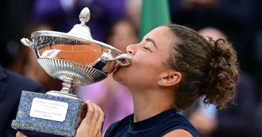 Italy's Jasmine Paolini celebrates after victory during her women's singles final match against USA's Coco Gauff during the WTA Rome Open tennis tournament at Foro Italico, Rome, Italy, May 17, 2025. (AFP Photo)
