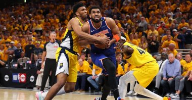 Knicks' Karl-Anthony Towns drives the ball to the basket against two Indiana Pacers players in an NBA Playoffs game in Indianapolis, Indiana, U.S., May 25, 2025. (AFP Photo)