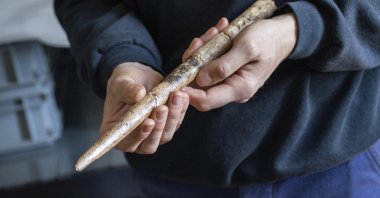 This image provided by Alexandre Lefebvre shows a projectile made from gray whale bone, dating back to about 18,000 years ago, in Abbaye d'Arthous, France, in March 2021. (Alexandre Lefebvre via AP)
