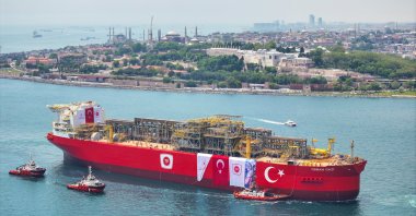 Türkiye's first floating natural gas production platform, Osman Gazi, passes close to Sarayburnu, Istanbul, Türkiye, May 29, 2025. (AA Photo)