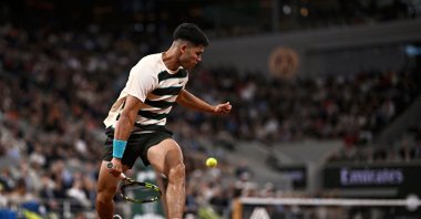 Spain's Carlos Alcaraz performs a tweener against Hungary's Fabian Marozsan during their men's singles match on Day 4 of the French Open tennis tournament on Court Philippe-Chatrier at the Roland-Garros Complex, Paris, France, May 28, 2025. (AFP Photo)