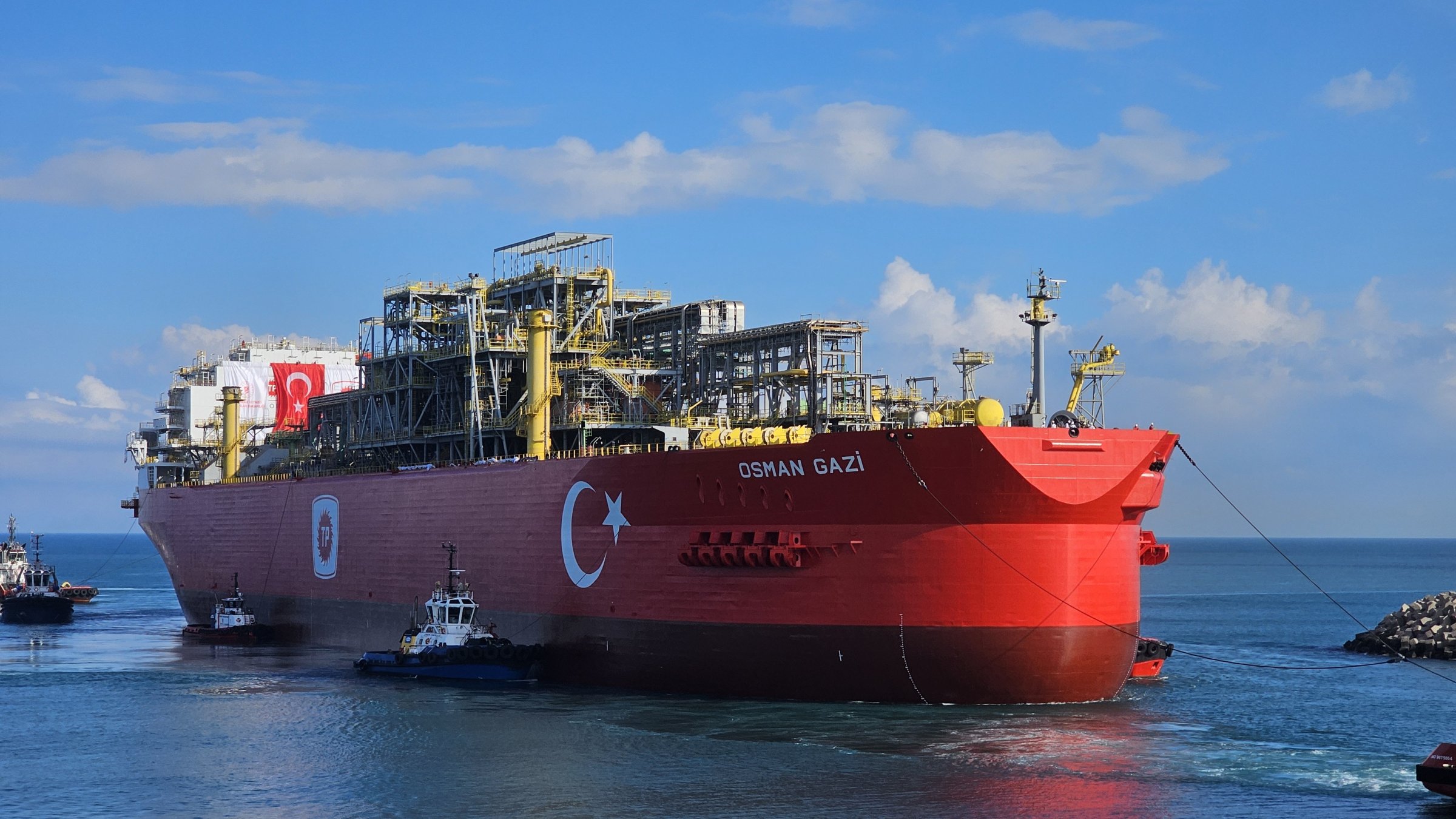 Floating natural gas platform Osman Gazi reaches Black Sea port of Filyos in northern Zonguldak province, Türkiye, May 31, 2025. (DHA Photo)