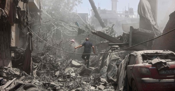 A Palestinian man inspects the rubble following Israeli strikes on the al-Qattaa family home in al-Tuffah neighbourhood in Gaza City, May 31, 2025. (AFP Photo)