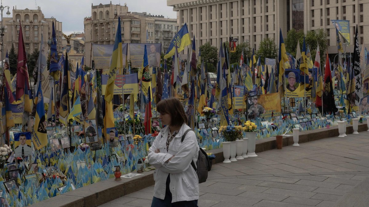 A woman visits a memorial for the fallen Ukrainian and foreign fighters on the Independence Square in Kyiv, Ukraine, May 14, 2025. (AFP Photo)