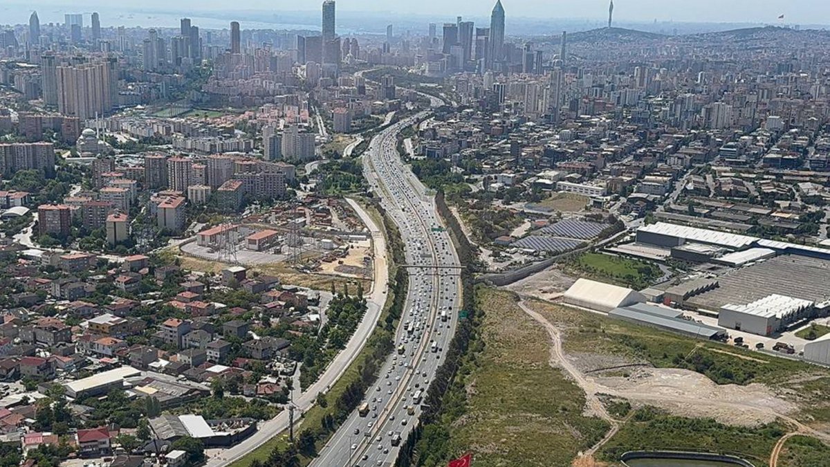 Police teams increase road inspections with helicopter support in Istanbul to ensure safe travel before Eid al-Adha, Istanbul, Türkiye, June 2, 2025. (AA Photo)