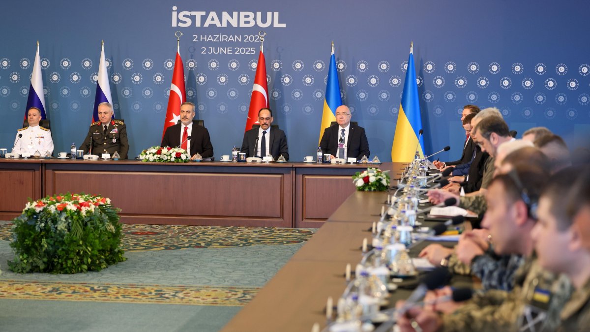 A handout photo made available by the Foreign Ministry&#039;s Press Office shows Foreign Minister Hakan Fidan presiding over the second round of peace talks between Ukraine and Russia, in Istanbul, June 2, 2025. (EPA Photo)
